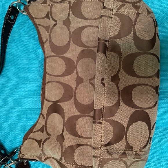 Authentic Coach Handbag, Excellent Condition - Picture 13 of 15